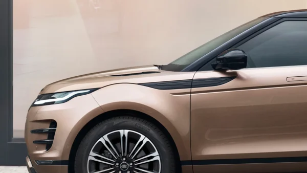 Range Rover Evoque – Or similar - Image 9
